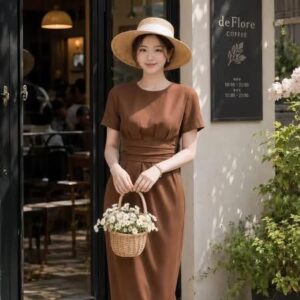 Đầm nâu đất thắt eo